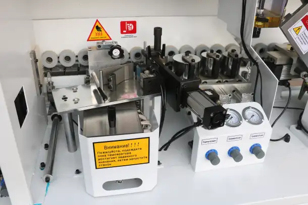 Кромкооблицовочный станок автоматический с прифуговкой DM 400 F, фотография 7