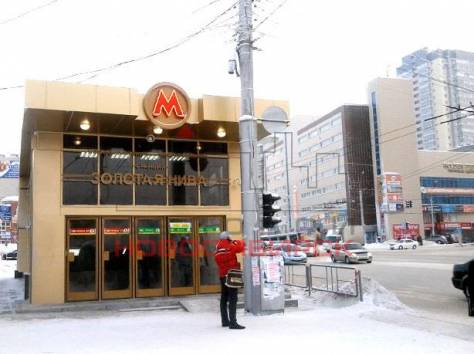 Торговое помещение напротив выхода из метро, фотография 1