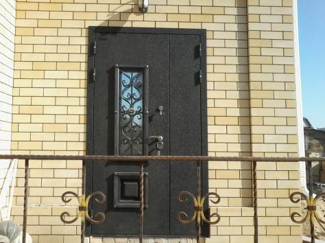 Входные двери с ковкой и стеклопакетом, фотография 1