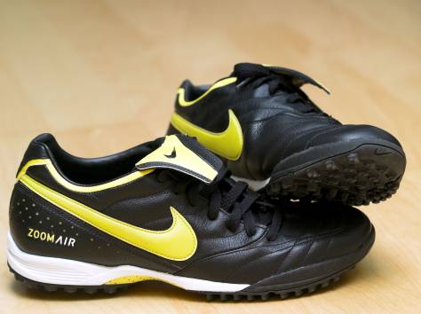 Мужские футбольные бутсы, фотография 1