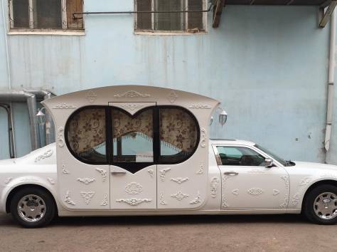 Аренда Лимузин-Карета (Крайслер С300), фотография 1