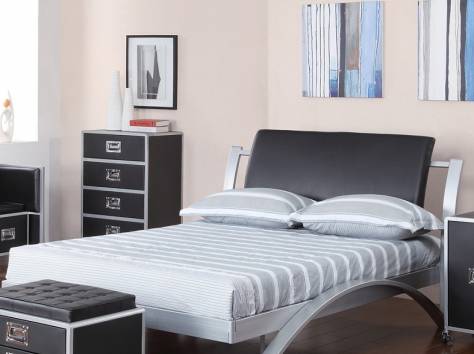 Двуспальная кровать 