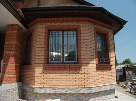 13. Кованные решетки окон в Алматы, фотография 1