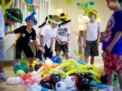 Оформление зала воздушными шарами, фотография 1