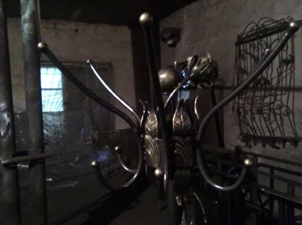 Кузнечный цех изготавливаем ворота решётки оградки козырьки перила лестницы на заказ, фотография 7