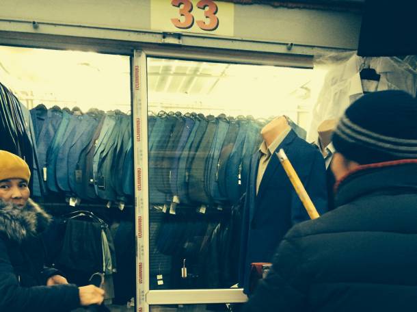 Срочно продается бутик в центральном рынке. Ряд одежда. Бутик утепленный , фотография 1