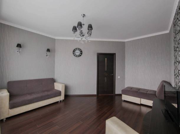 2 комнатная посуточно в ЖК Северное Сияние 19 этаж, фотография 1