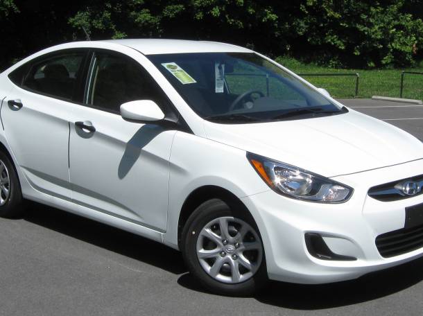 Водитель на Hyundai Accent, фотография 1