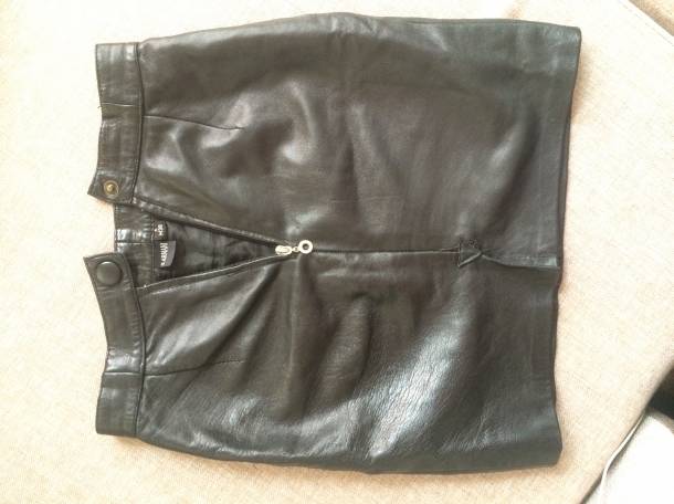 Срочно продам б/у черную кожаную юбку! Armani., фотография 1