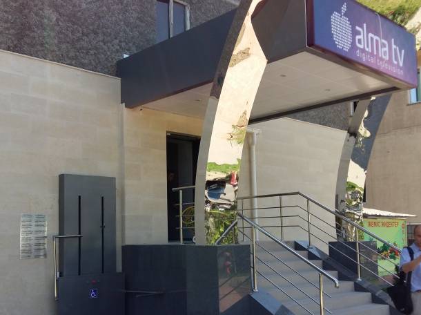 Предлагаем подъемники для инвалидов вертикальные, фотография 1