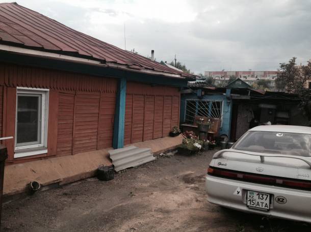 Продам пол дома и домик во дворе.ВОЗМОЖНО ПРОЖИВАНИЕ двух семей!, фотография 1