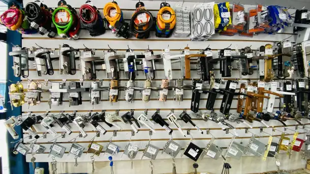 Дверные замки  Комплектующие для дверей и мебельная фурнитура, фотография 3