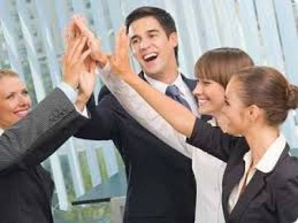 Менеджер по продажам в офисе, фотография 1