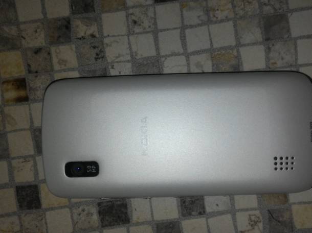 Nokia Asha 300, фотография 2