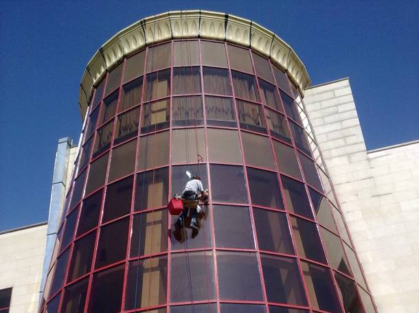 Мытье окон, фотография 1