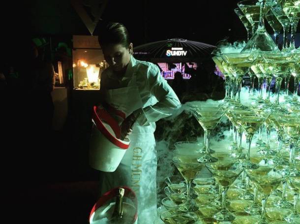 Пирамида из шампанского, украшение любого праздника и мероприятия, фотография 1