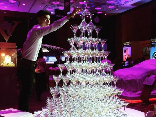 Пирамида из шампанского, украшение любого праздника и мероприятия, фотография 2