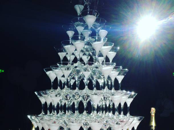 Пирамида из шампанского, украшение любого праздника и мероприятия, фотография 4