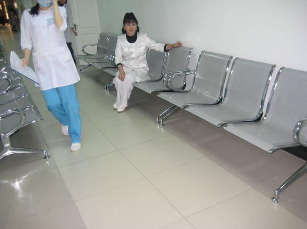 Металлическая скамья для залов ожидания, банков, цонов, аэропортов, жд вокзалов, фотография 3