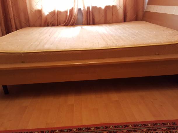 Продам двухспальную кровать и две тумбочкм, фотография 2