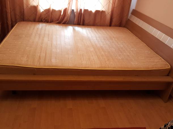 Продам двухспальную кровать и две тумбочкм, фотография 3