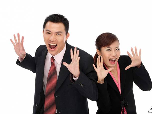 Требуется два сотрудника, фотография 1