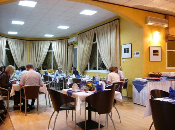 Монтаж кондиционеров в кафе и рестораны, фотография 1