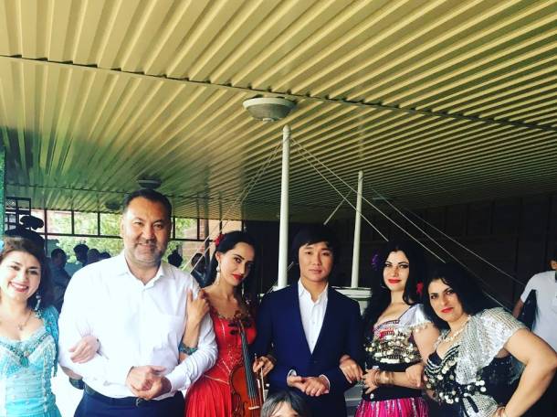 ЦЫГАНСКИЙ АНСАМБЛЬ ОЧИ ЧЕРНЫЕ, фотография 1