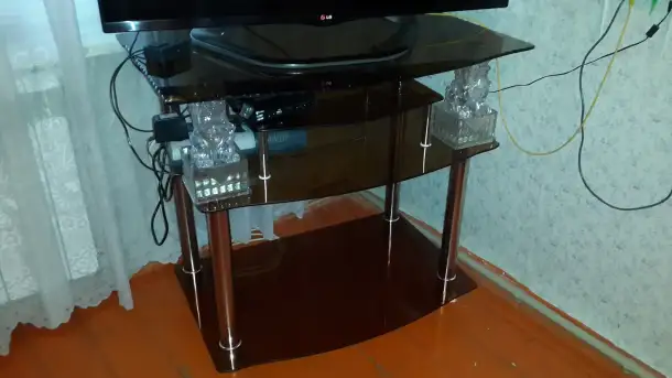 Стеклянный стол под телевизор, фотография 2