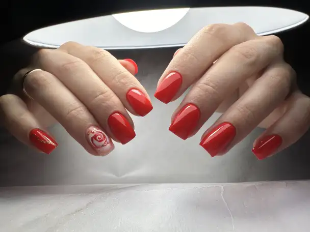 Маникюр, наращивание ногтей, прически, плетение волос, фотография 6