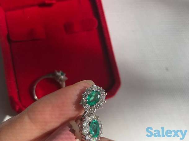 Золотой комплект с бриллиантом и изумрудом из кольца и серег, фотография 6