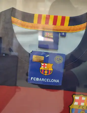 Футболка с автографами игроков FC Barcelona, фотография 3