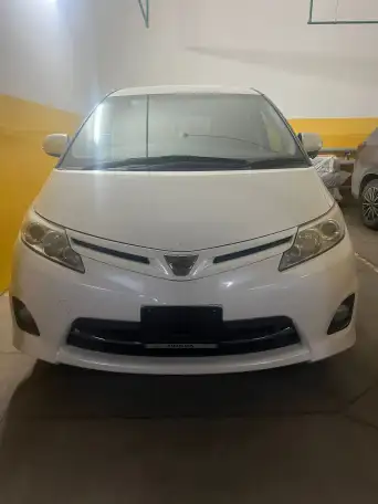 Toyota Estima 2010, фотография 1