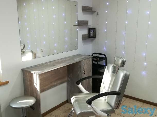Сдаётся в аренду парикмахерское кресло, стол для мастера маникюра, фотография 1