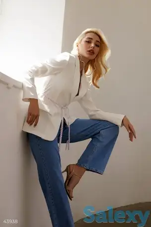 Молочный пиджак с декоративным поясом, фотография 1