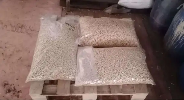 Топливные гранулы пеллеты древесные, фотография 1