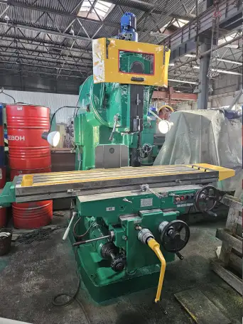 Вертикально-фрезерный станок ВМ127М 1993 г., фотография 1