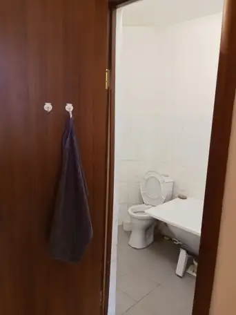 Продам 1 ком.кв от Хозяйки перегорождена пластиком как 2-хкомнатная заот Хозяйки квартиры. Торг уместен., фотография 2