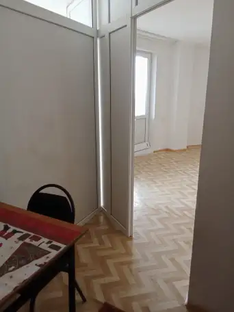 Продам 1 ком.кв от Хозяйки перегорождена пластиком как 2-хкомнатная заот Хозяйки квартиры. Торг уместен., фотография 4