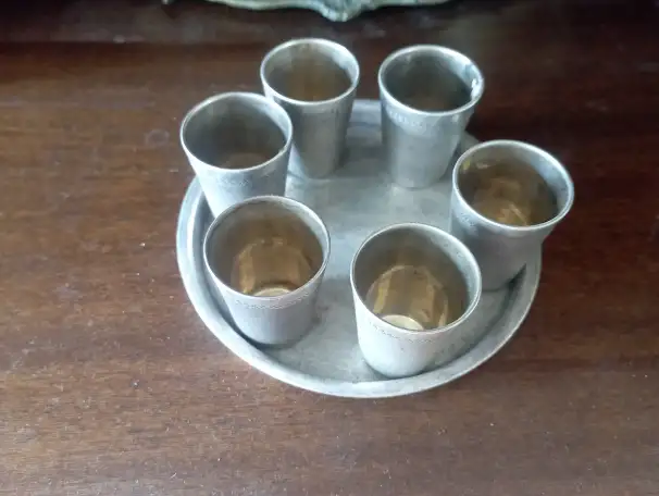 Продам набор коньячных стопок на подносе из мельхиоразолочёные., фотография 1