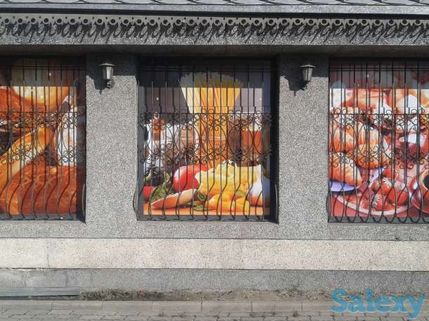 Оформление витрин: оклейка стекол оракалом, накладные элементы, 