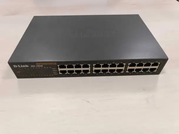 Коммутатор D-Link DES-1024D, фотография 1