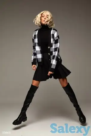 Черно-белый джемпер в клетку, фотография 1