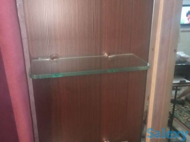 Продам туалетный столик отличного качества.Столик тяжёлый не из МДФ б/у продаем в связи что покупаем новый шкаф ., фотография 5