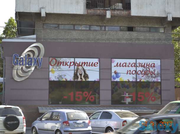 Оформление витрин: оклейка стекол оракалом, накладные элементы, 