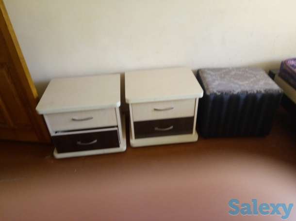 Продам 2 тумбочки и пуфик, фотография 1