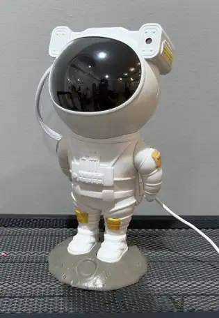 Ночник  проектор Космонавт, фотография 1