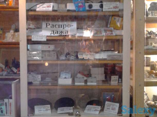 Шкаф-витрина из ЛДСП и стекла размером (2,0 х 0,9 (0,75) х 0,4) м, фотография 2