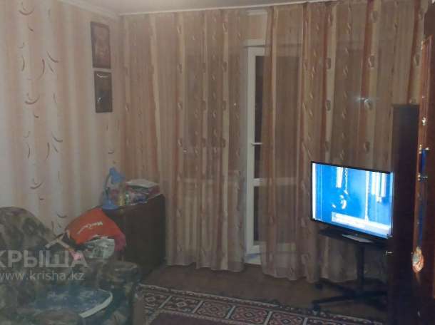 Продаю 2 ком кв на 3эт/5 эт дома не угловая теплая, фотография 2