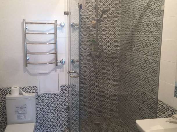 Изготовление душевых кабин и цельностеклянных перегородок. Изделия из зеркала., фотография 1